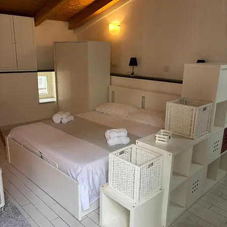 Resta Cu Mme A Chiaia 4* Nápoles