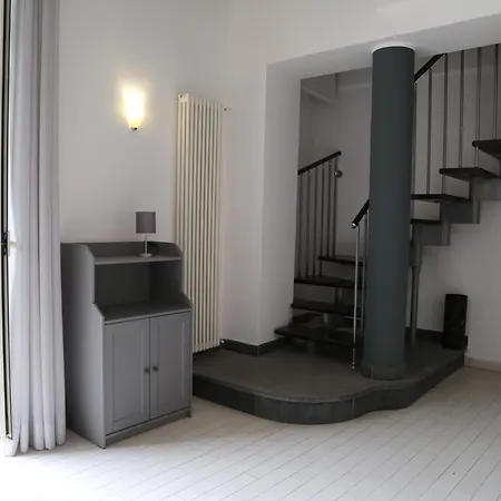 Aparthotel Resta Cu Mme A Chiaia Naples