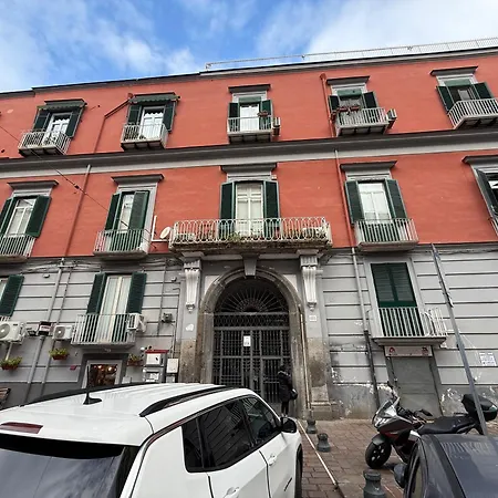 Resta Cu Mme A Chiaia Naples