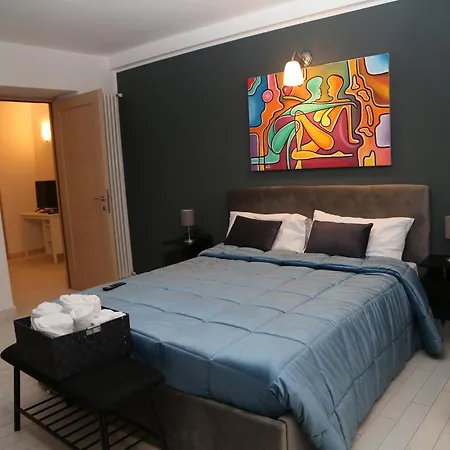 Resta Cu Mme A Chiaia Hotel apartamentowy