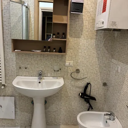 Resta Cu Mme A Chiaia