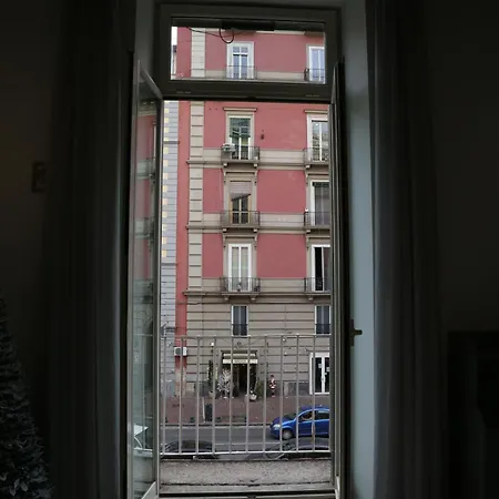 Resta Cu Mme A Chiaia Aparthotel Naples