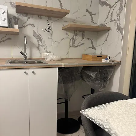 Resta Cu Mme A Chiaia Hotel apartamentowy