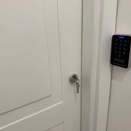 Resta Cu Mme A Chiaia * Neapol