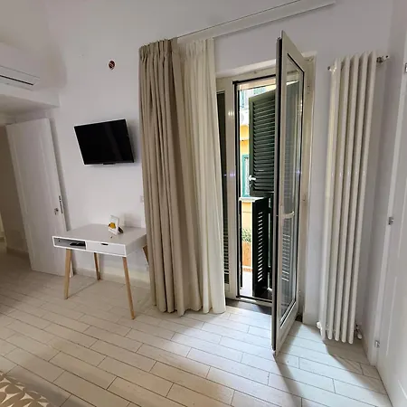 Resta Cu Mme A Chiaia Aparthotel Naples