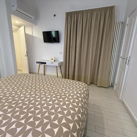Aparthotel Resta Cu Mme A Chiaia Naples