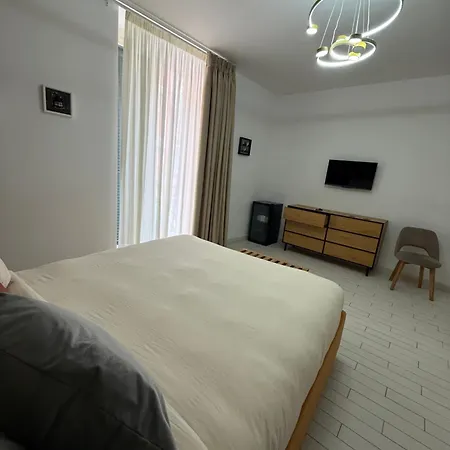 Resta Cu Mme A Chiaia Aparthotel