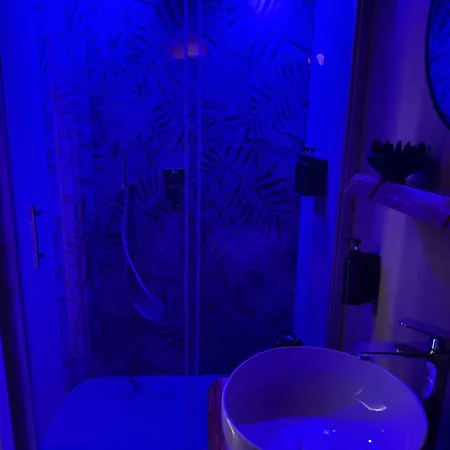Resta Cu Mme A Chiaia Aparthotel *