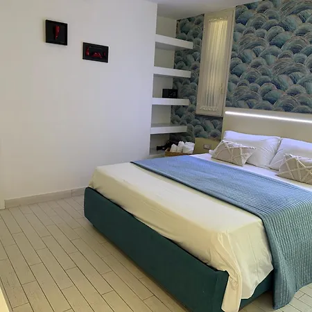 Resta Cu Mme A Chiaia Aparthotel