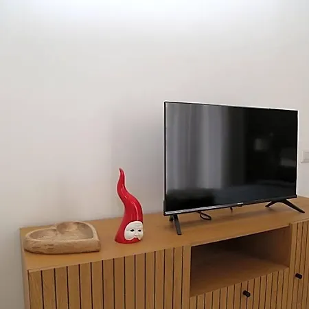 Resta Cu Mme A Chiaia بيت للعطل