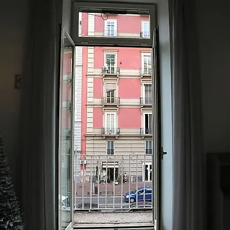 Resta Cu Mme A Chiaia