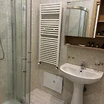 Resta Cu Mme A Chiaia