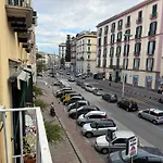 Resta Cu Mme A Chiaia Nyaraló