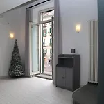 Resta Cu Mme A Chiaia * Neapel