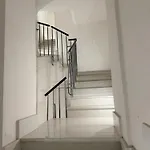 Resta Cu Mme A Chiaia * Nápoly