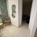 Resta Cu Mme A Chiaia * Nápoly