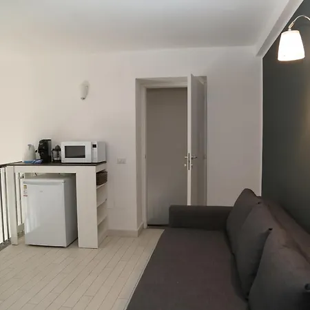 Aparthotel Resta Cu Mme A Chiaia Neapol