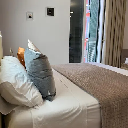 Resta Cu Mme A Chiaia Napels