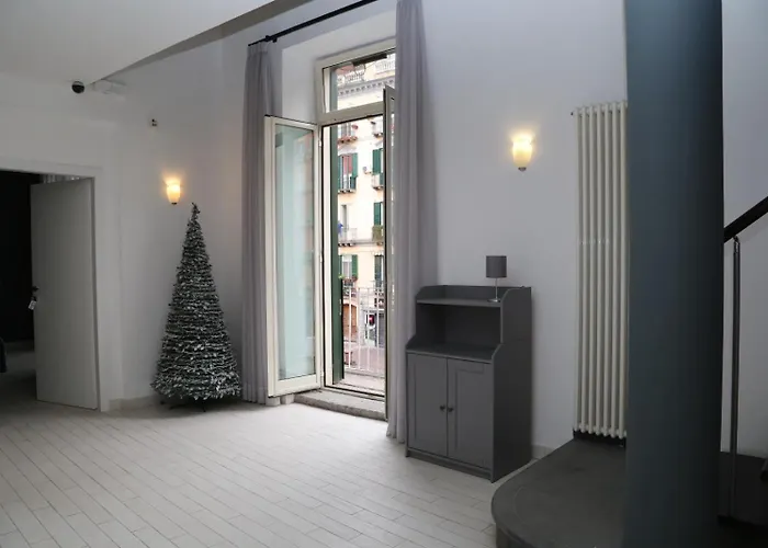 Resta Cu Mme A Chiaia 4* Nápoles