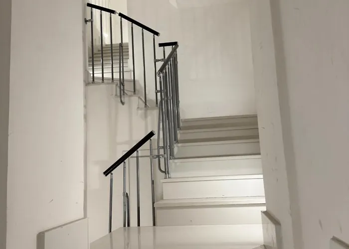 Resta Cu Mme A Chiaia 4* Νάπολη