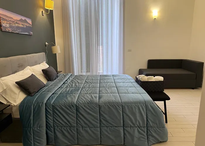 Resta Cu Mme A Chiaia Napoli