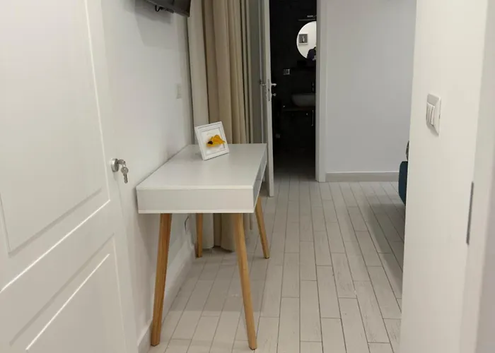 Resta Cu Mme A Chiaia Ξενοδοχείο με διαμερίσματα 4*