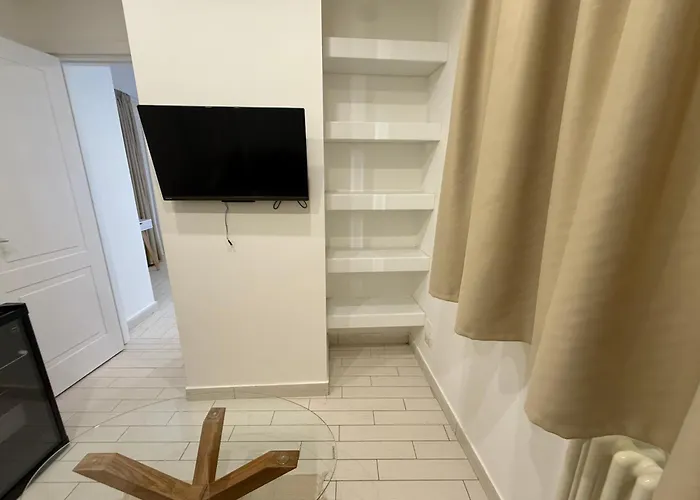 Resta Cu Mme A Chiaia Nápoles